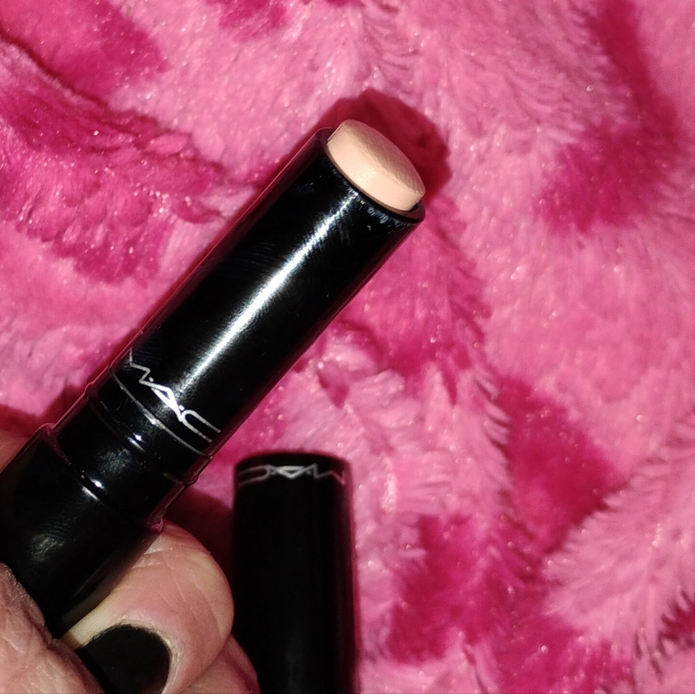 MAC Pale Nude Sheen Supreme Lipstick